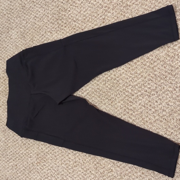 Sleek Black High-Waisted Leggings - Picture 5 of 8